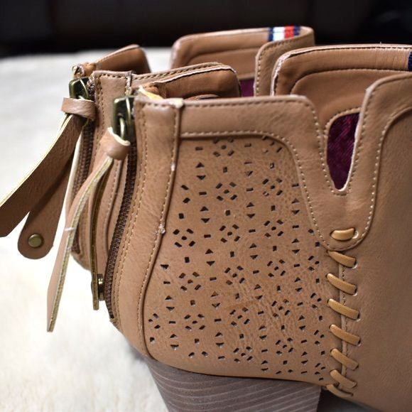 Tommy Hilfiger Brown Stacked Heel Ankle Boots Women’s 9.5 Almond Toe Zip - Picture 12 of 12